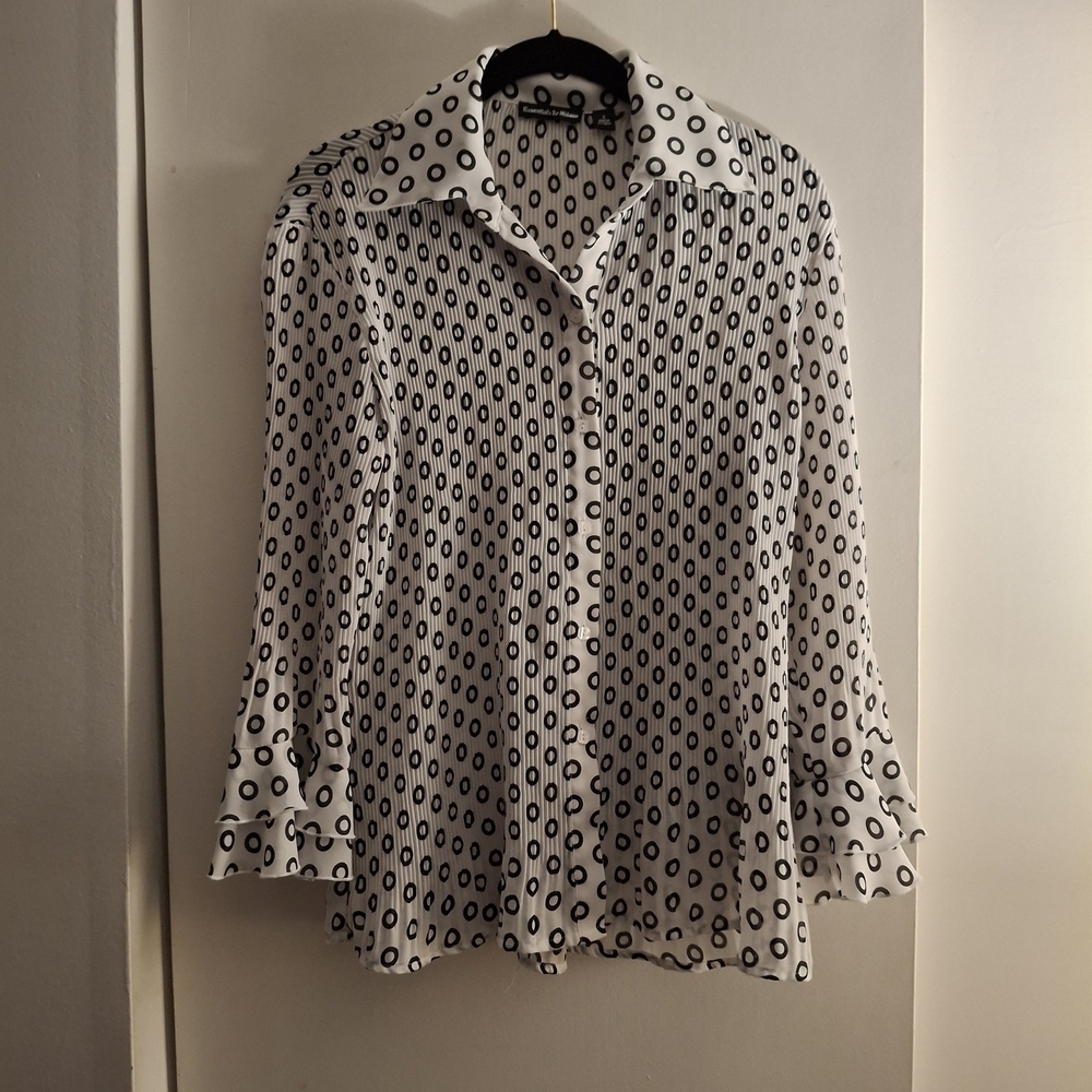 Essentials by Milano Black and White Patterened Button Down Shirt